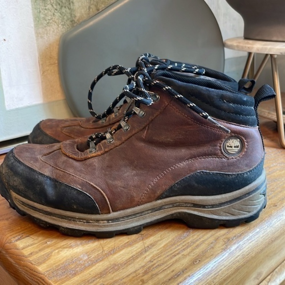 🧥 Timberland boys brown and black leather hiking boots 22913